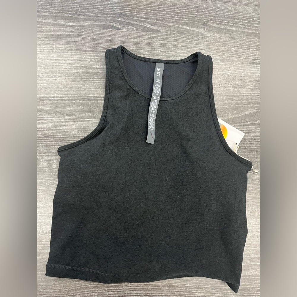 Vuori sports tank